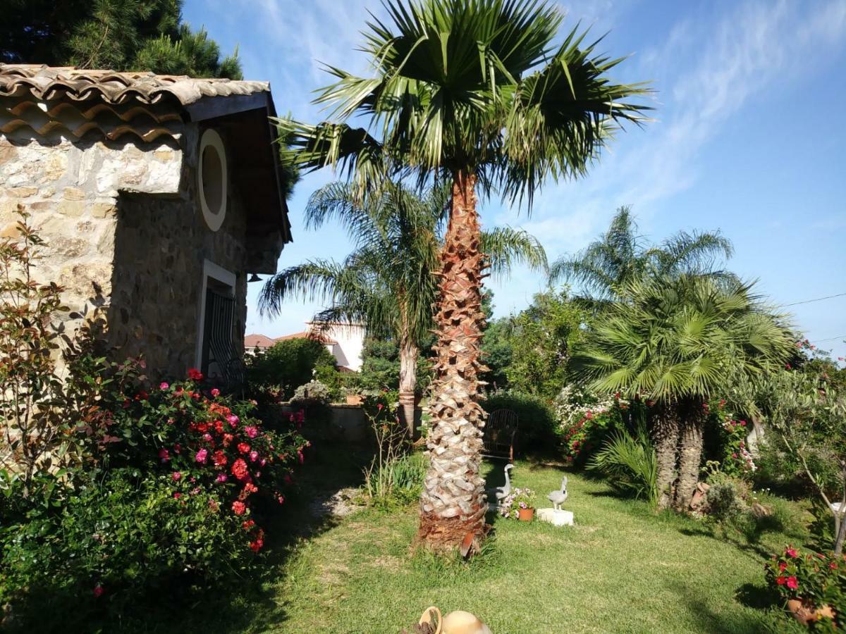 "Giardino Fiorito" Villa Gizzeria Bagian luar foto